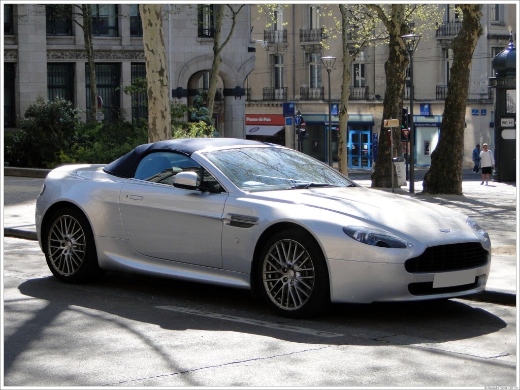 Aston Martin V8 Vantage Roadster - Supercar Hire